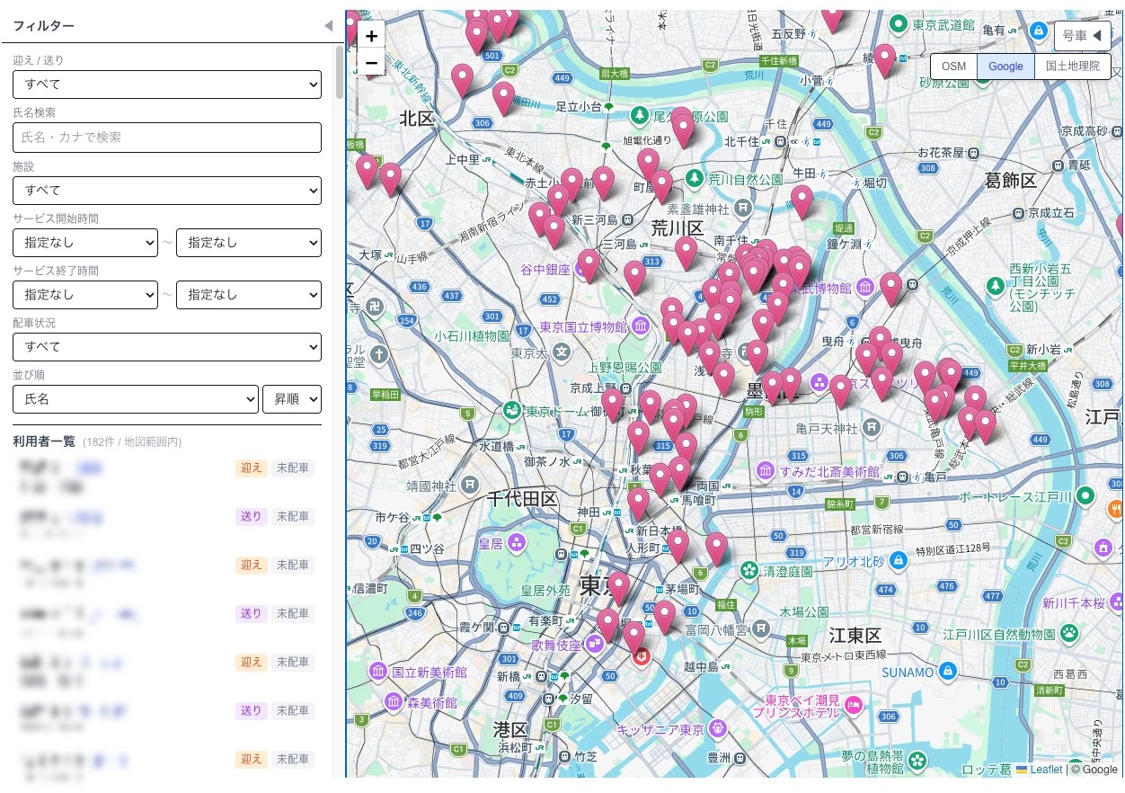 地図付き配車機能の画面。利用者の位置が地図上にピンで表示され、左側に絞り込み条件と利用者一覧がある